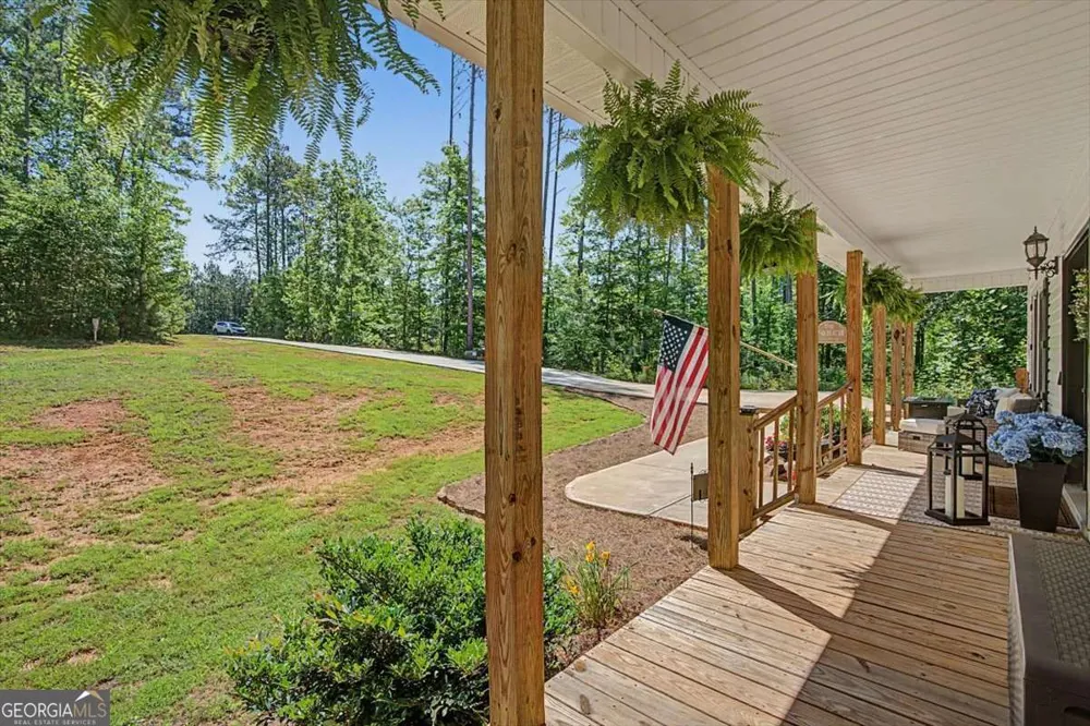 1381 Star Point RD Carrollton, GA 30116