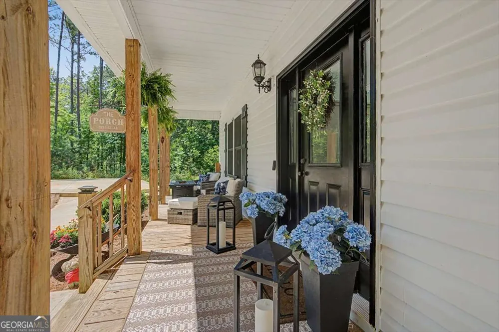1381 Star Point RD Carrollton, GA 30116