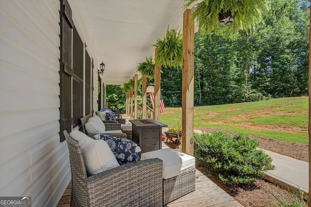 1381 Star Point RD Carrollton, GA 30116