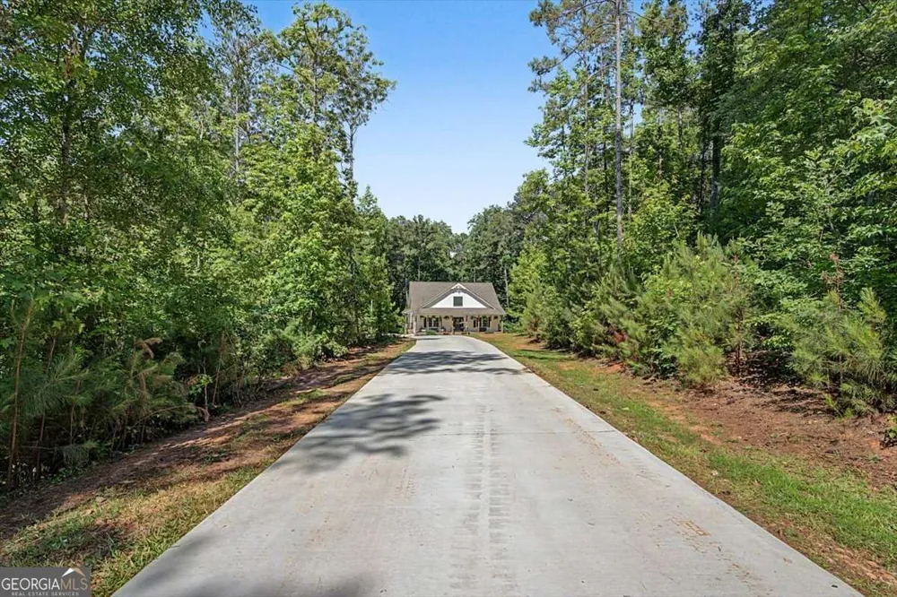 1381 Star Point RD Carrollton, GA 30116