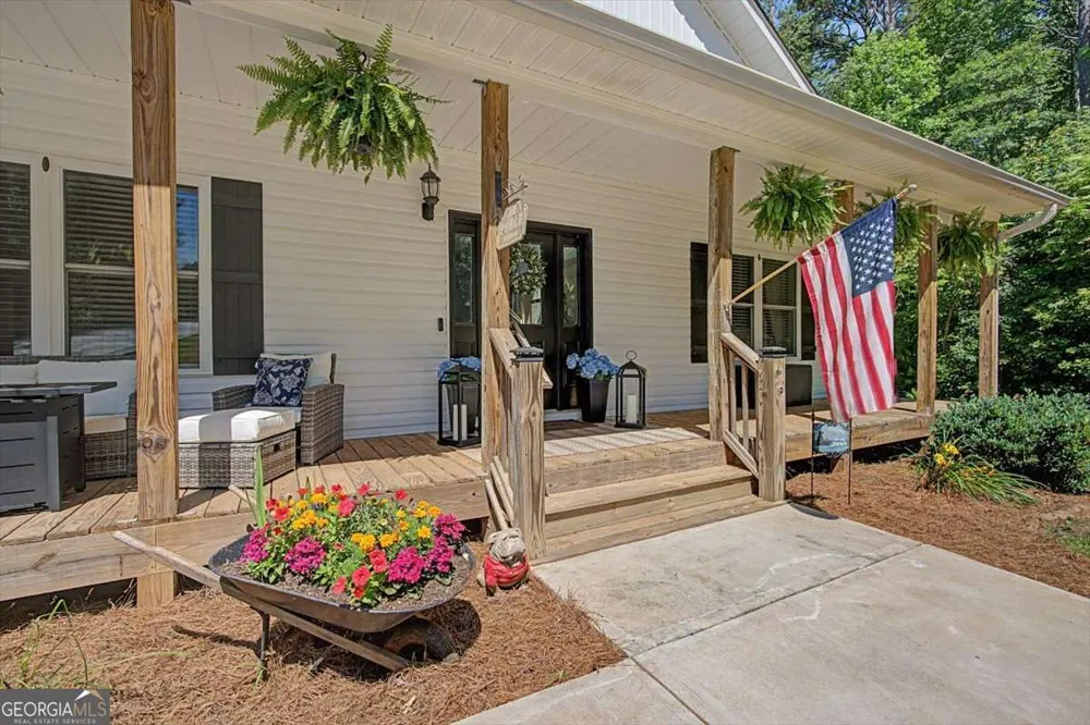 1381 Star Point RD Carrollton, GA 30116