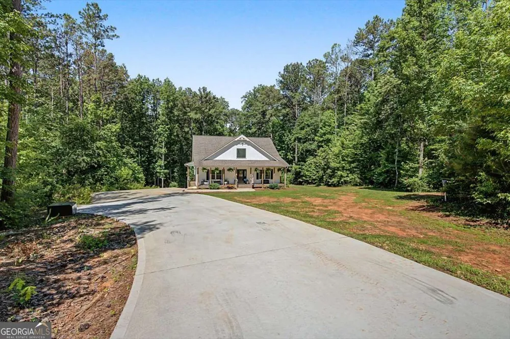 1381 Star Point RD Carrollton, GA 30116