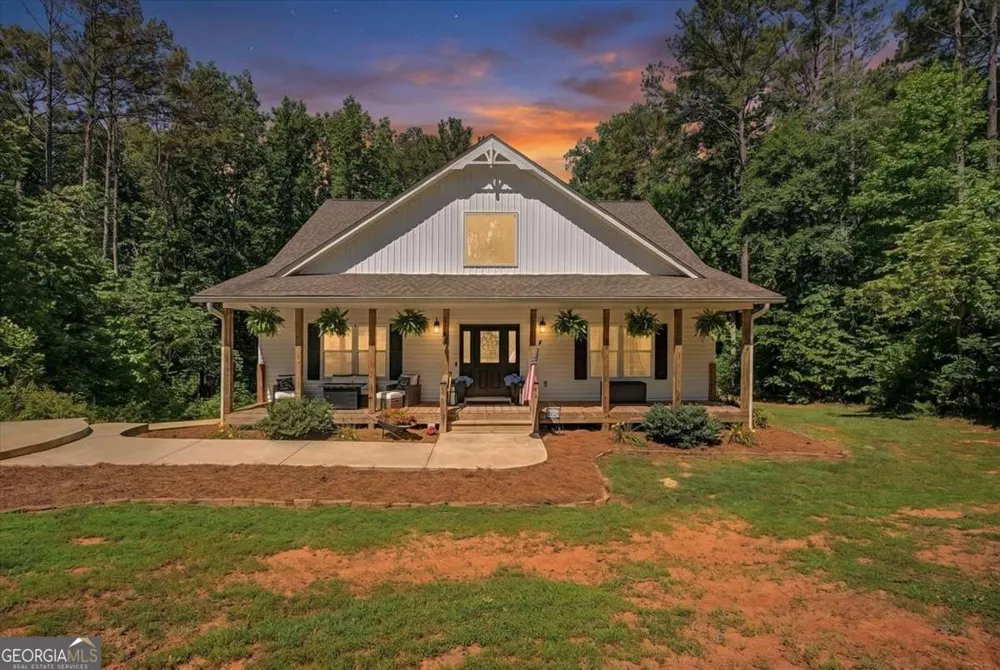 1381 Star Point RD Carrollton, GA 30116