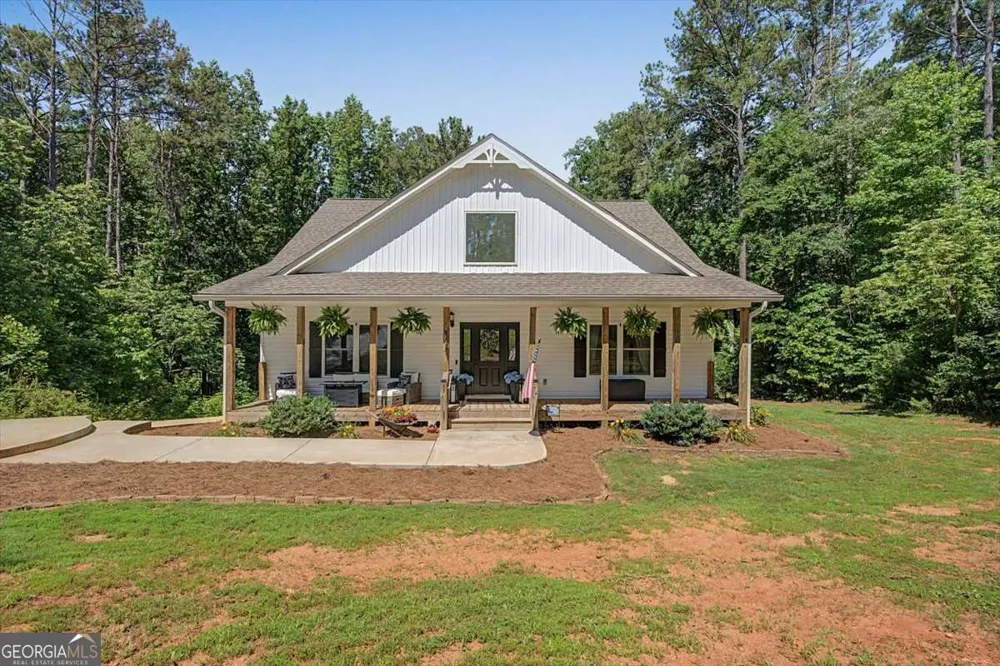 1381 Star Point RD Carrollton, GA 30116