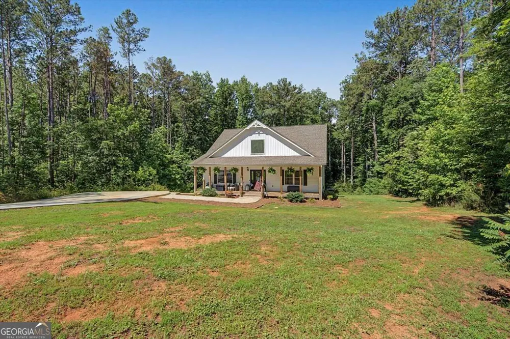 1381 Star Point RD Carrollton, GA 30116