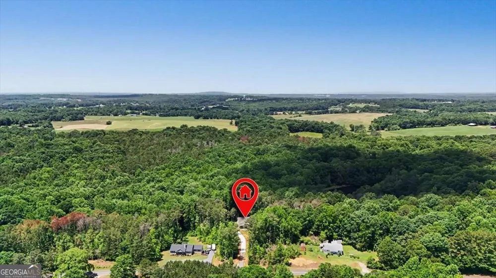 1381 Star Point RD Carrollton, GA 30116