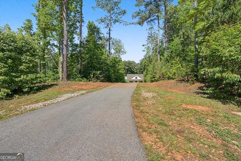 1381 Star Point RD Carrollton, GA 30116