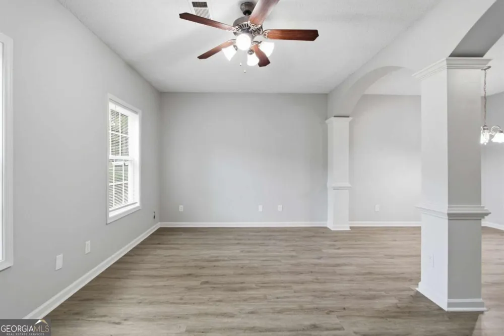 8642 Thomas LN Riverdale, GA 30274
