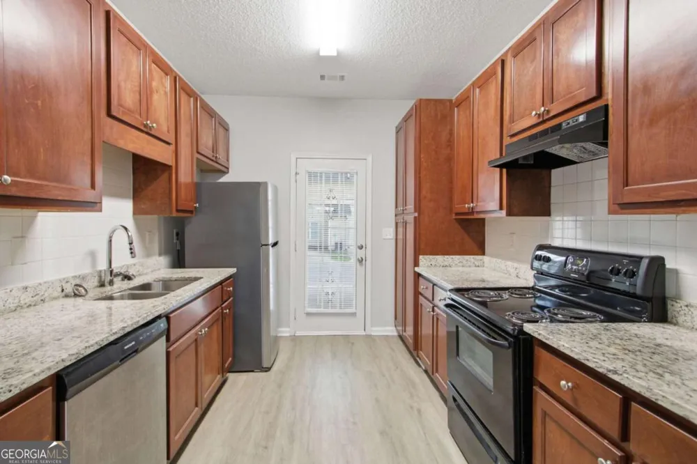 8642 Thomas LN Riverdale, GA 30274