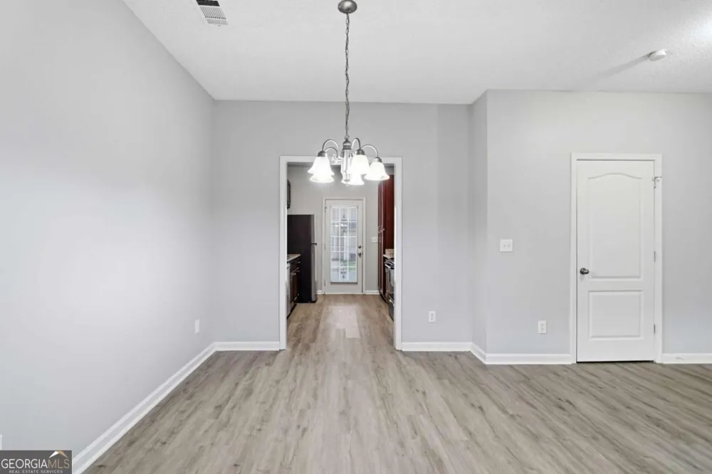 8642 Thomas LN Riverdale, GA 30274