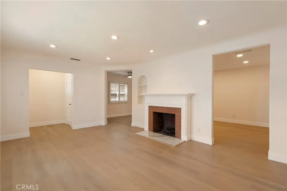 435 S Mariposa Burbank, CA 91506