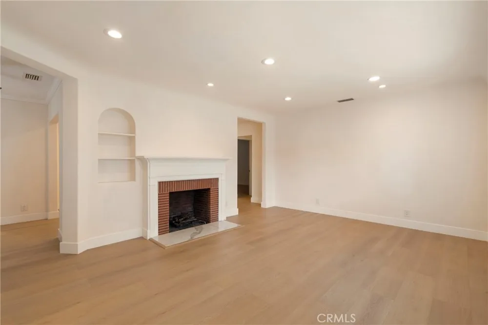435 S Mariposa Burbank, CA 91506
