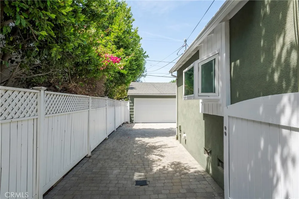 435 S Mariposa Burbank, CA 91506