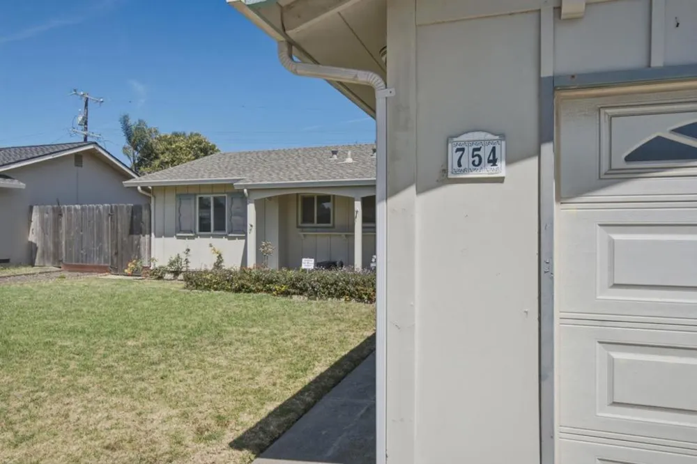754 San Simeon Drive Salinas, CA 93901