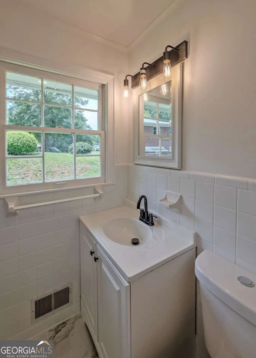 13 Brown ST Toccoa, GA 30577