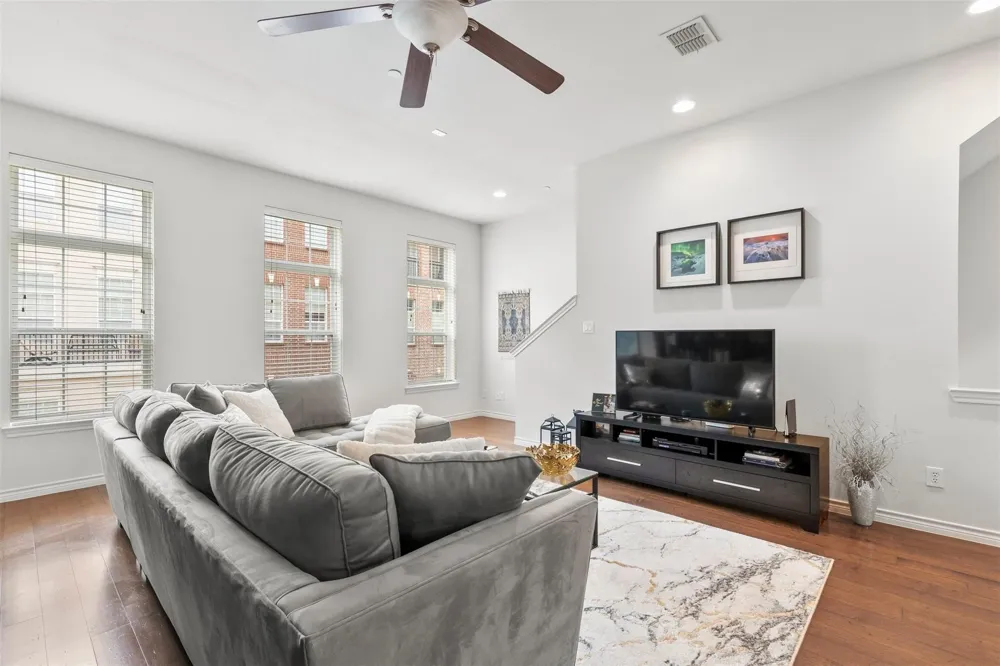 15727 Seabolt Place Addison, TX 75001