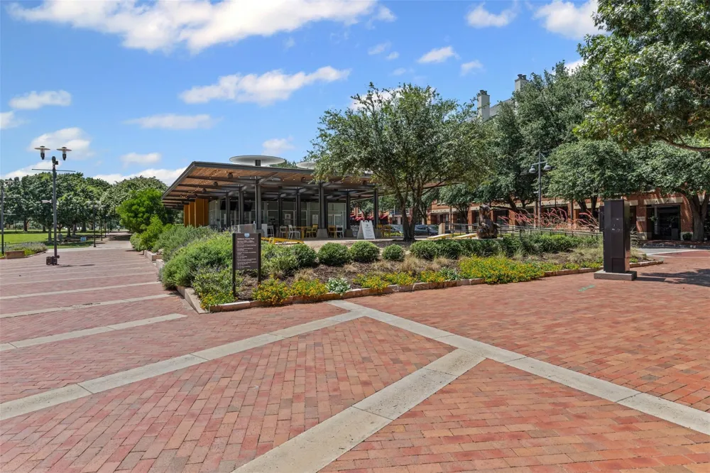15727 Seabolt Place Addison, TX 75001