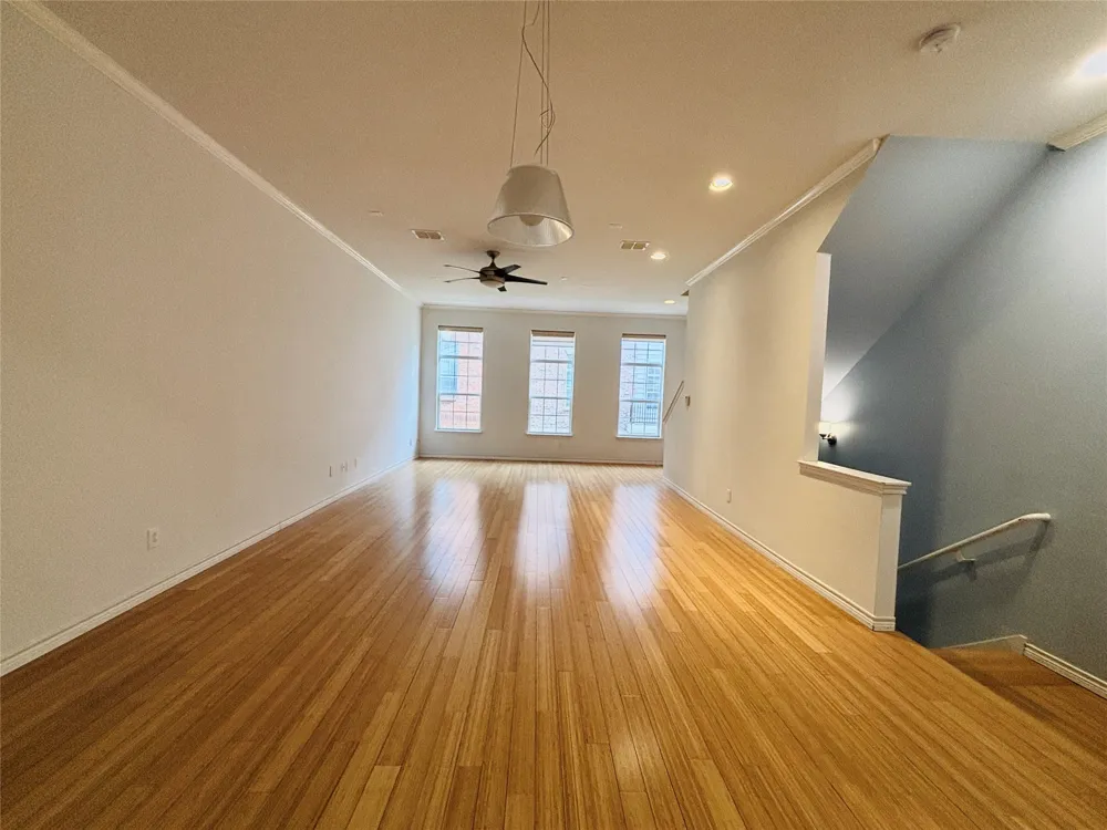 15727 Seabolt Place Addison, TX 75001