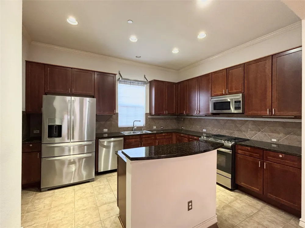 15727 Seabolt Place Addison, TX 75001