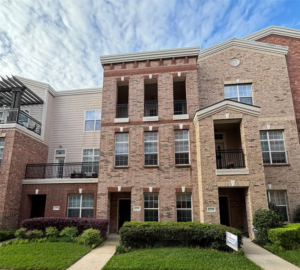 15727 Seabolt Place Addison, TX 75001