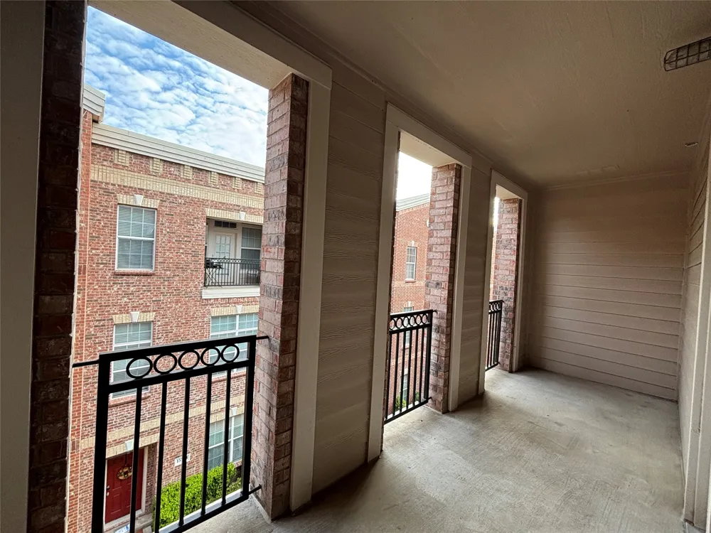 15727 Seabolt Place Addison, TX 75001