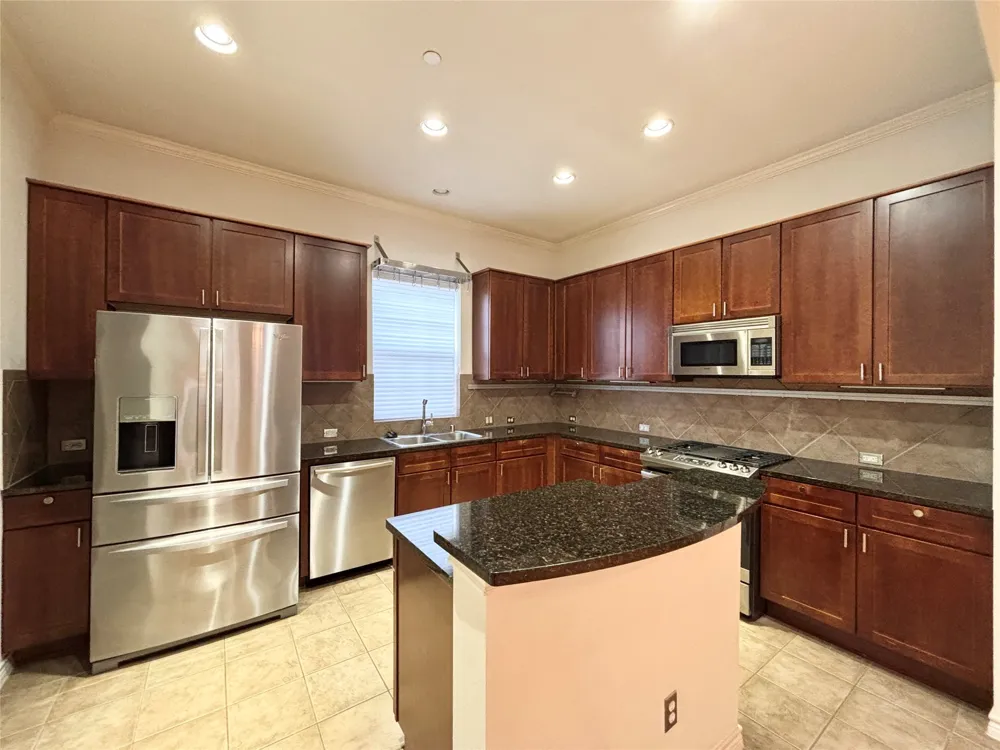 15727 Seabolt Place Addison, TX 75001