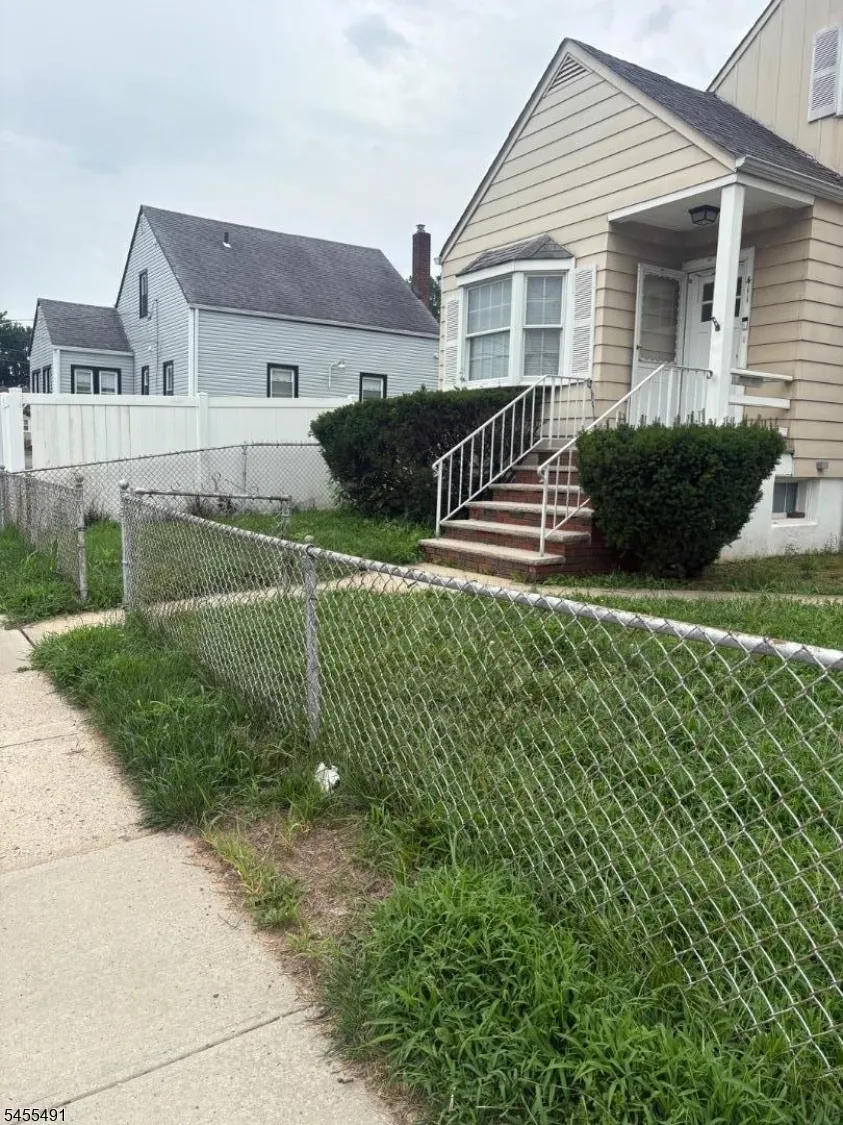 411 Grant St Linden City, NJ 07036