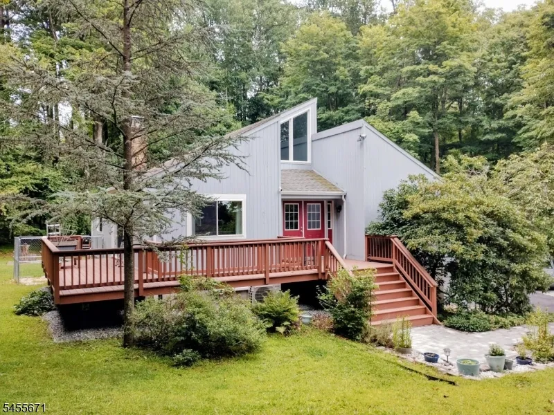 14 Tompkins Ct Vernon, NJ 07461