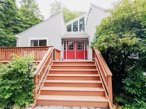 14 Tompkins Ct