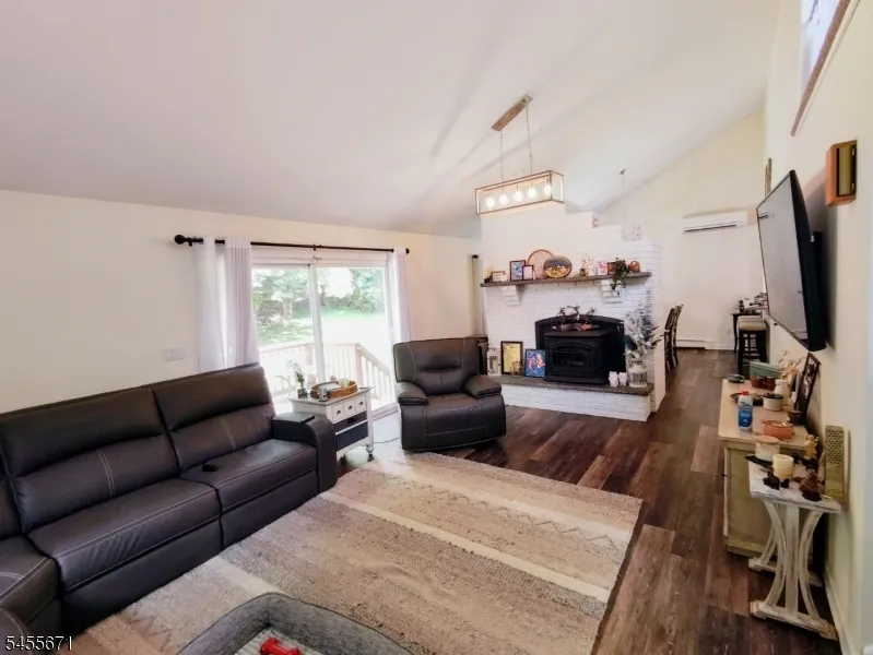 14 Tompkins Ct Vernon, NJ 07461