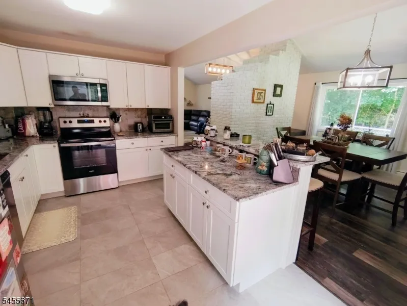 14 Tompkins Ct Vernon, NJ 07461