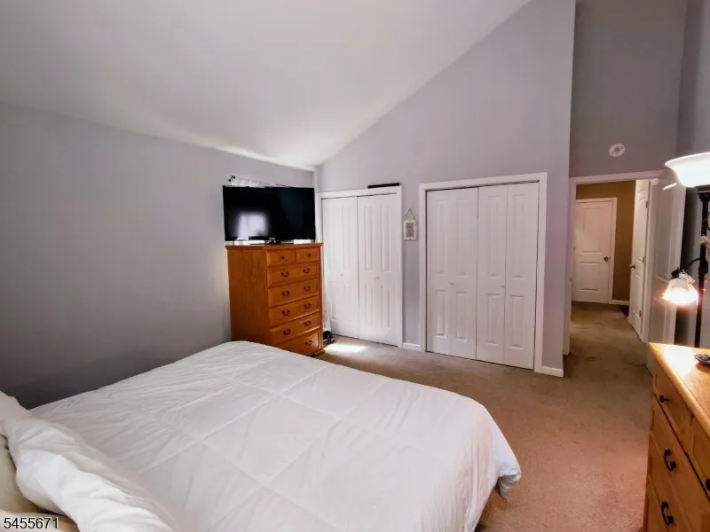 14 Tompkins Ct Vernon, NJ 07461
