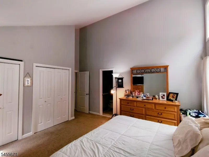 14 Tompkins Ct Vernon, NJ 07461