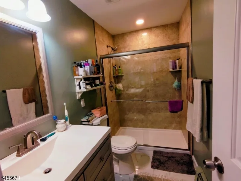 14 Tompkins Ct Vernon, NJ 07461