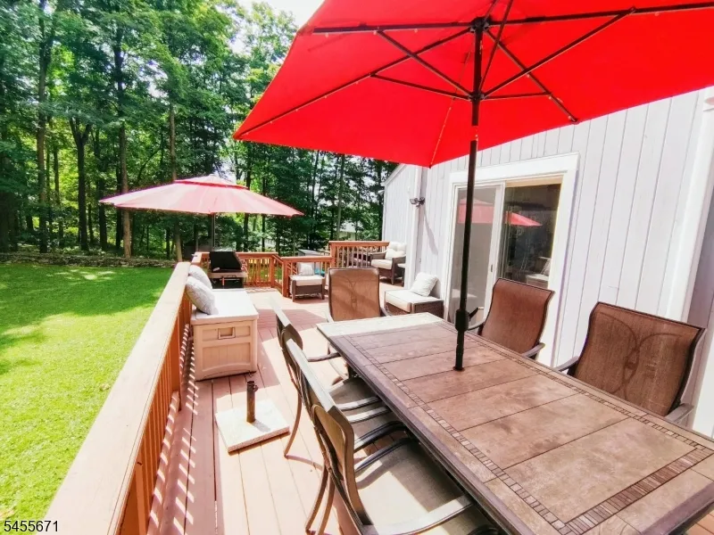14 Tompkins Ct Vernon, NJ 07461