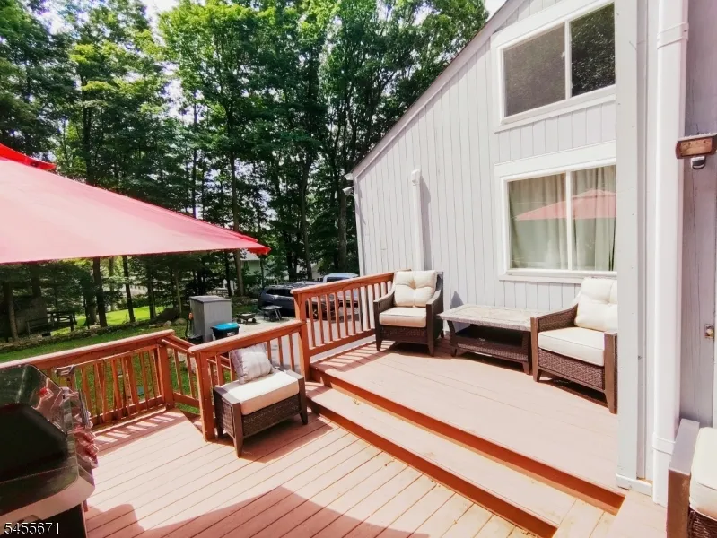 14 Tompkins Ct Vernon, NJ 07461