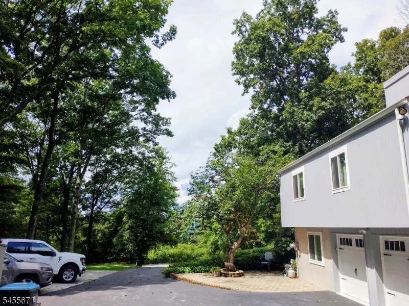 14 Tompkins Ct Vernon, NJ 07461