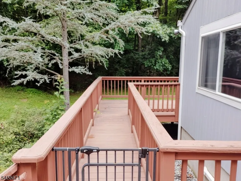 14 Tompkins Ct Vernon, NJ 07461