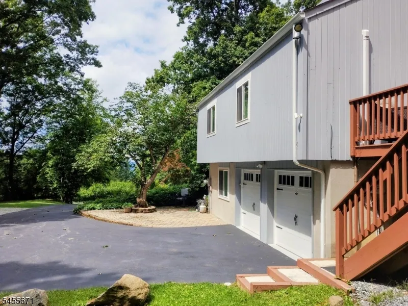 14 Tompkins Ct Vernon, NJ 07461