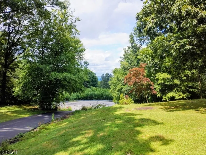 14 Tompkins Ct Vernon, NJ 07461