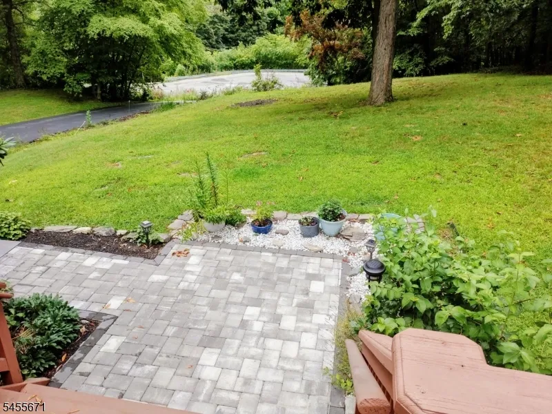 14 Tompkins Ct Vernon, NJ 07461
