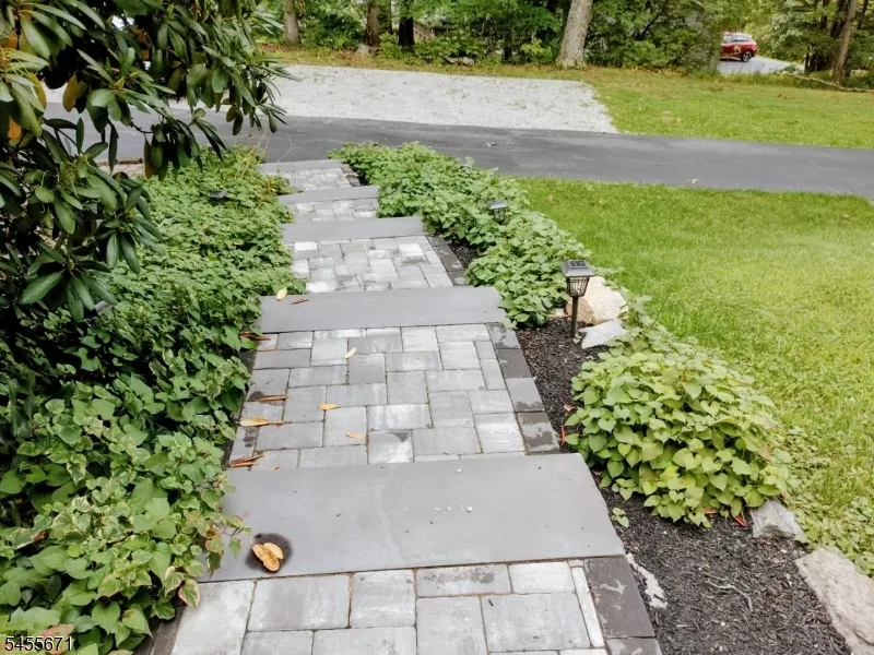 14 Tompkins Ct Vernon, NJ 07461