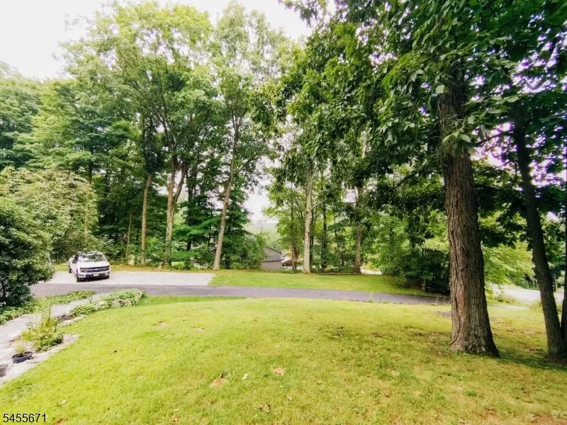 14 Tompkins Ct Vernon, NJ 07461
