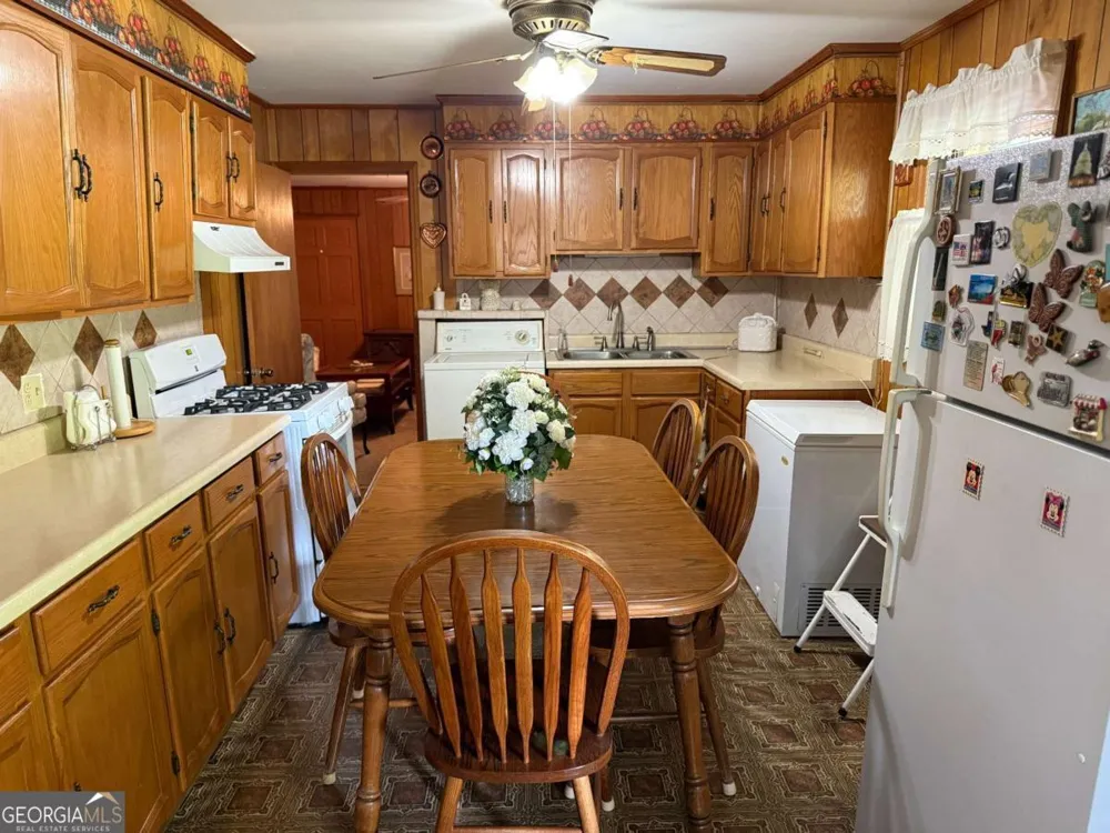 871 Malcolm ST SE Conyers, GA 30012
