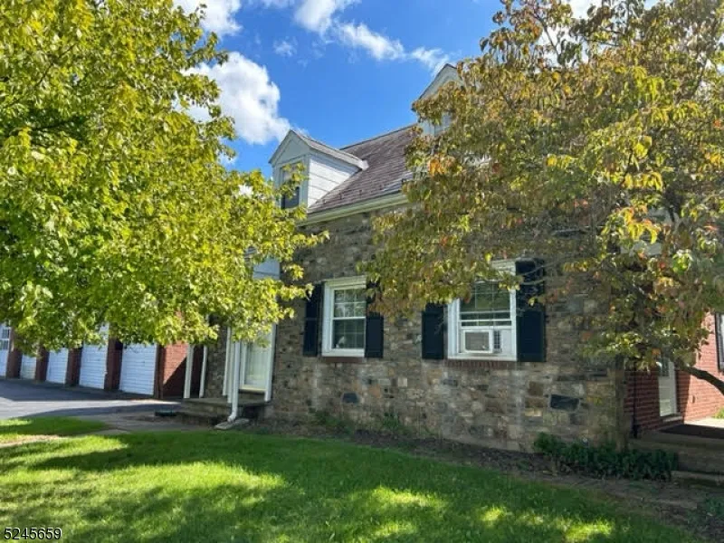 714 Milford Warren Glen Rd Holland, NJ 08848