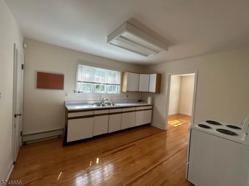 714 Milford Warren Glen Rd Holland, NJ 08848