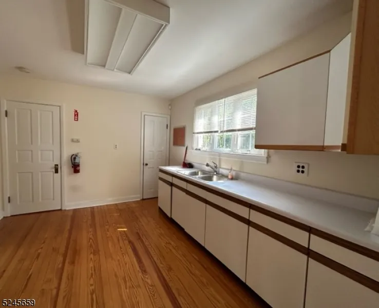 714 Milford Warren Glen Rd Holland, NJ 08848