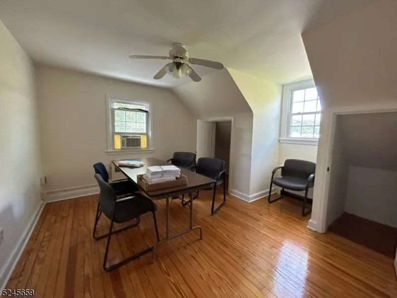 714 Milford Warren Glen Rd Holland, NJ 08848