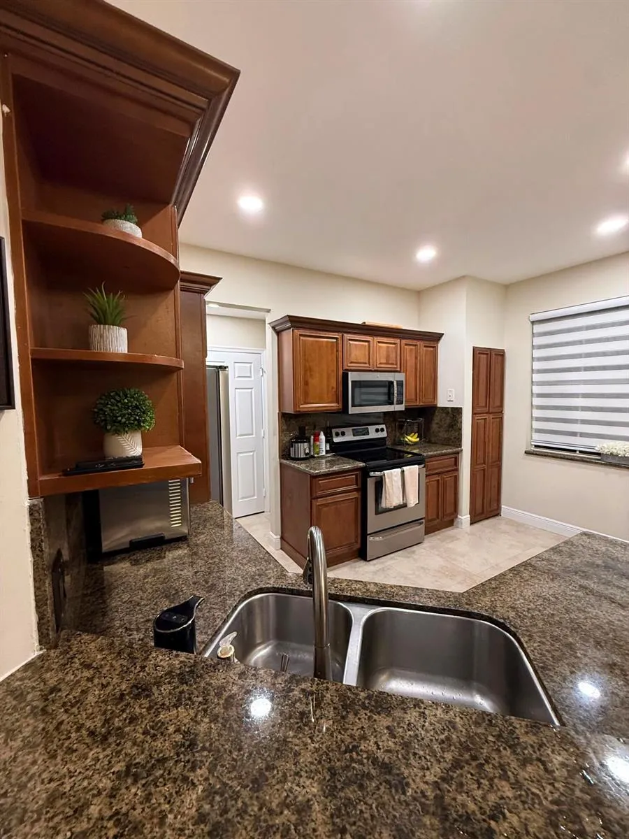 844 Falling Water Road Weston, FL 33326
