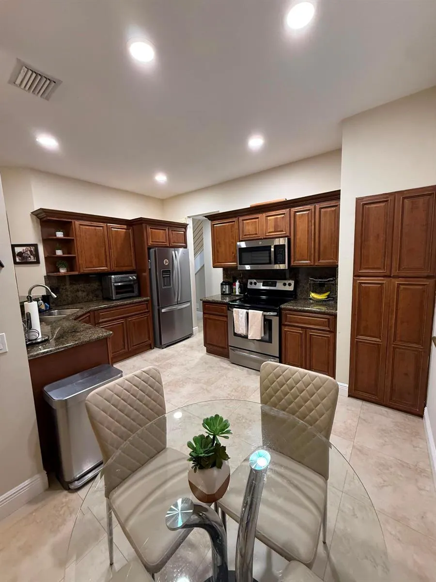 844 Falling Water Road Weston, FL 33326